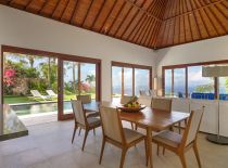 Villa Sol y Mar, Living and Dining Room